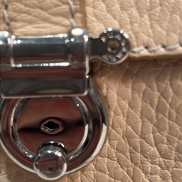 BURBERRY Creamy Tan Leather Rolled Handle Button Lock Bag - Picture 3 of 16